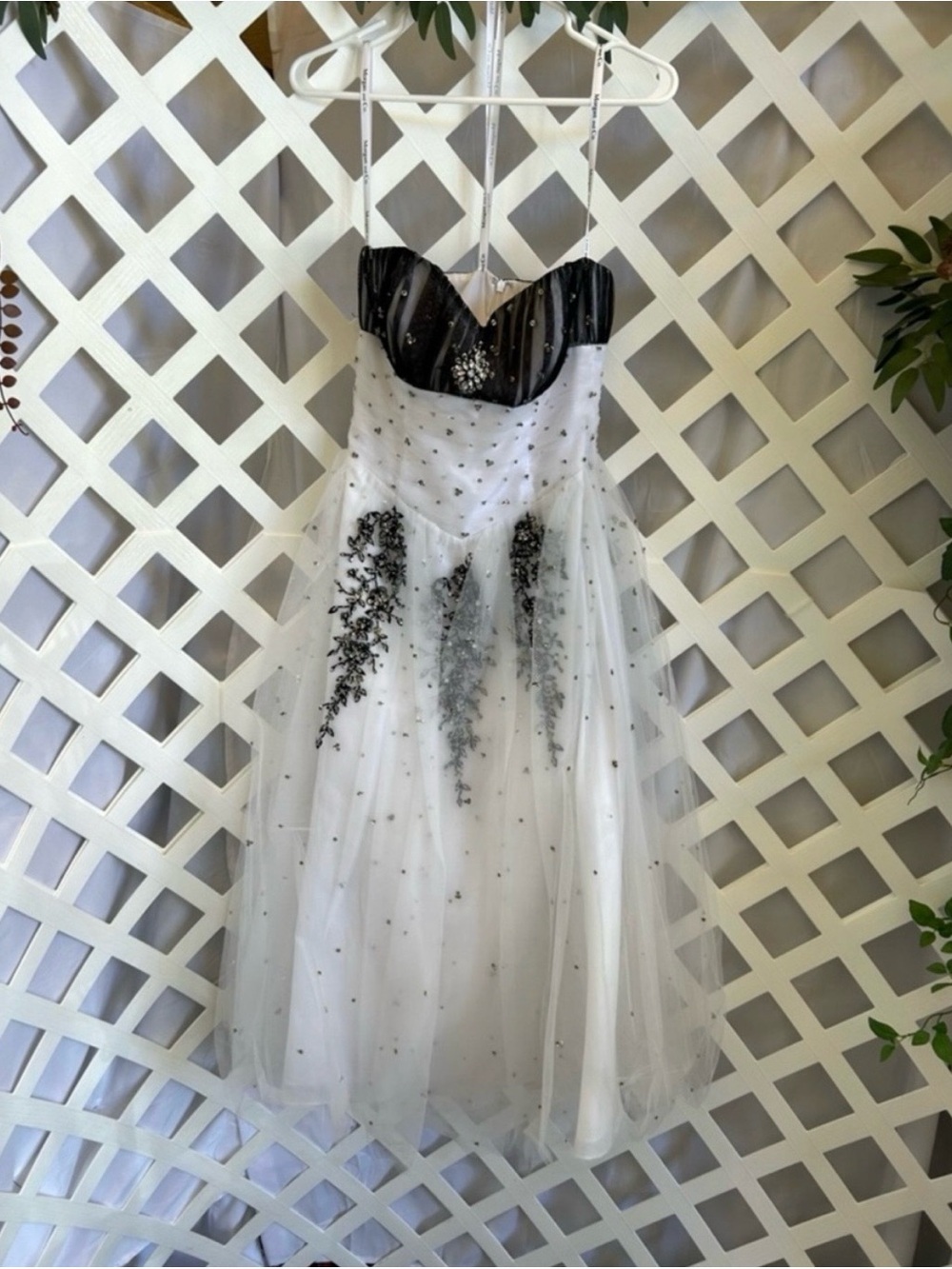 Morgan & Co Black White Beaded Strapless Tulle Prom Dress Formal Size 7/8